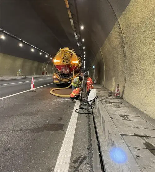 邓州隧道排水渠清淤